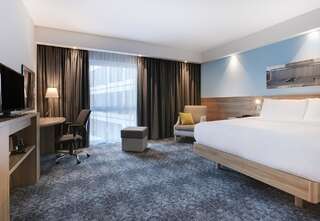 Отель Hampton By Hilton Lublin Люблин Номер с кроватью размера «queen-size» - Подходит для гостей с ограниченными физическими возможностями-4